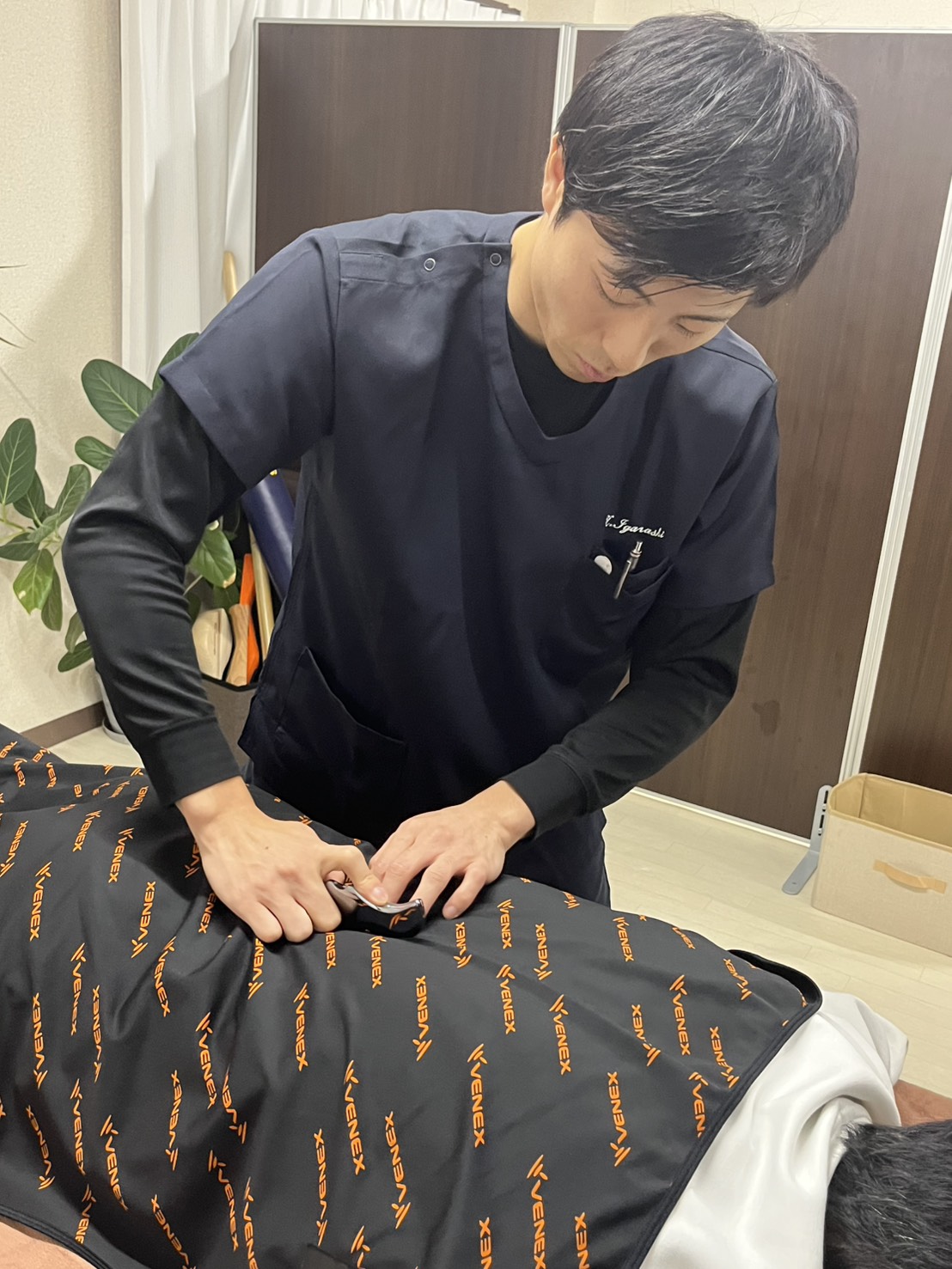 筋肉の癒着を剥がすリリース施術